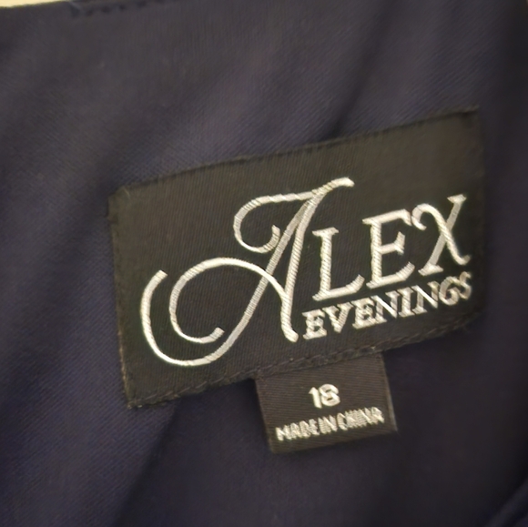 Evening Gown - Picture 4 of 7